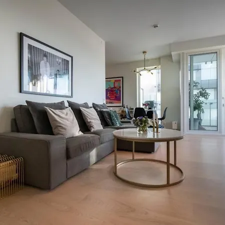Apartment Luxury - Stunning View - City Centre - 2 Private Balcony- Easy 24 7 Check