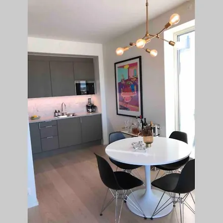 Luxury - Stunning View - City Centre - 2 Private Balcony- Easy 24 7 Check *