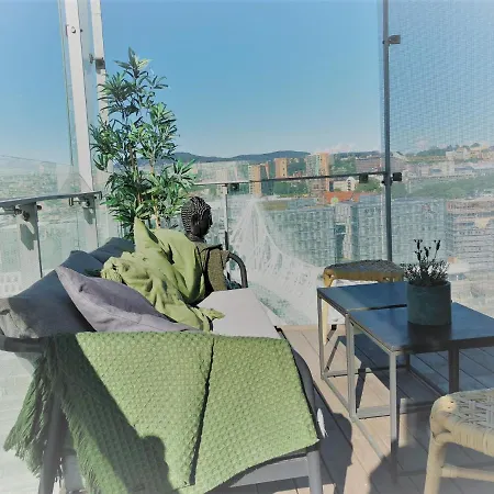 Luxury - Stunning View - City Centre - 2 Private Balcony- Easy 24 7 Check
