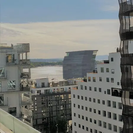 Luxury - Stunning View - City Centre - 2 Private Balcony- Easy 24 7 Check Apartment