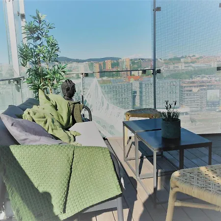 Luxury - Stunning View - City Centre - 2 Private Balcony- Easy 24 7 Check